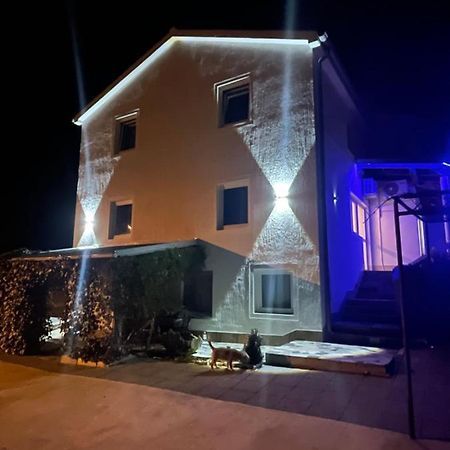Apartments Frigan Maslenica Zewnętrze zdjęcie