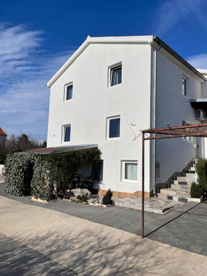 Apartments Frigan Maslenica Zewnętrze zdjęcie